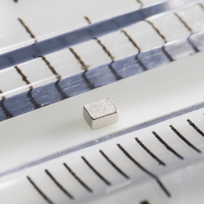 Neodymium magnet prism 1,5x1,2x0,8 N 80 °C, VMM4-N35