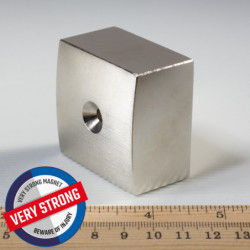 Neodymium magnet prism 50x50x30xR157 N 80 °C, VMM10