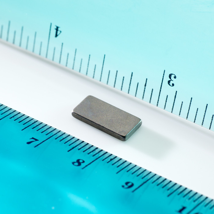 Neodymium magnet prism 12x5,6x1,45 P 180 °C, VMM5UH-N35UH