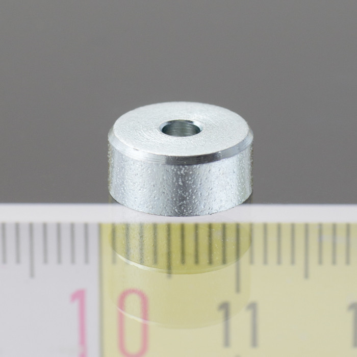 Magnetic lens / pot magnet dia. 10, height 4,5 mm, inner hole for countersunk-head bolt dia. 2,6