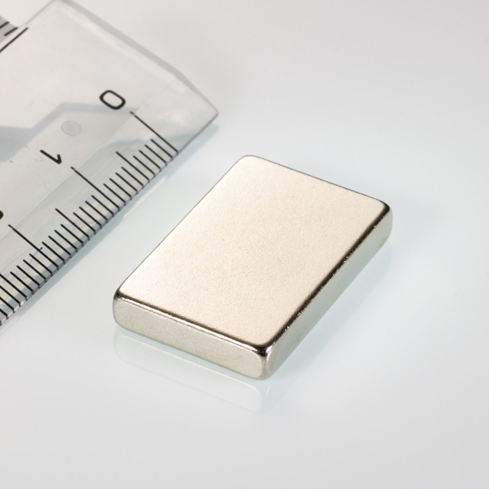 Neodymium magnet prism 24x16x4 N 80 °C, VMM4-N35