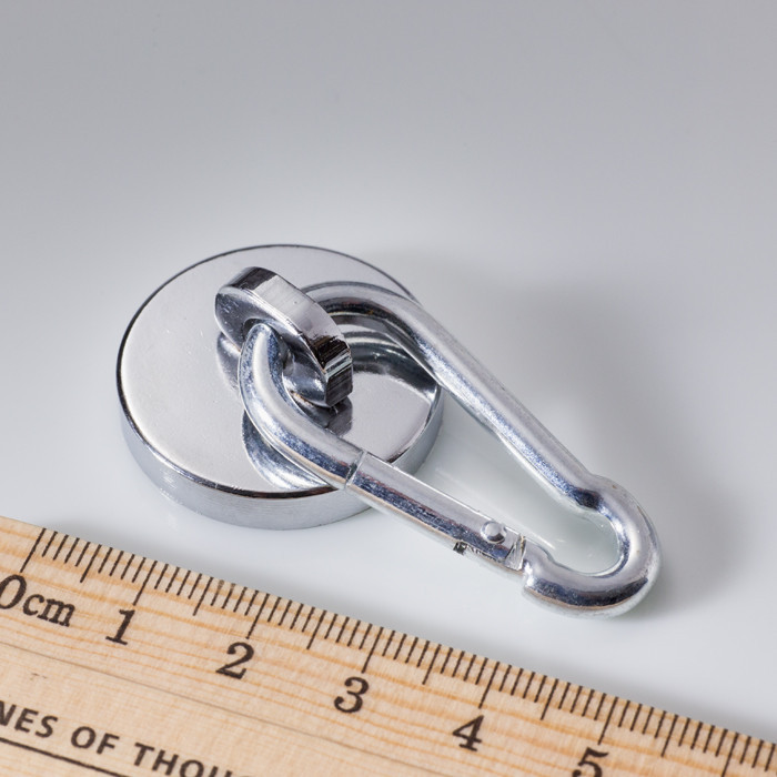 Very strong magnet with carabiner