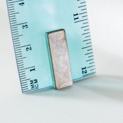Neodymium magnet prism 26x9x3 P 180 °C, VMM5UH-N35UH