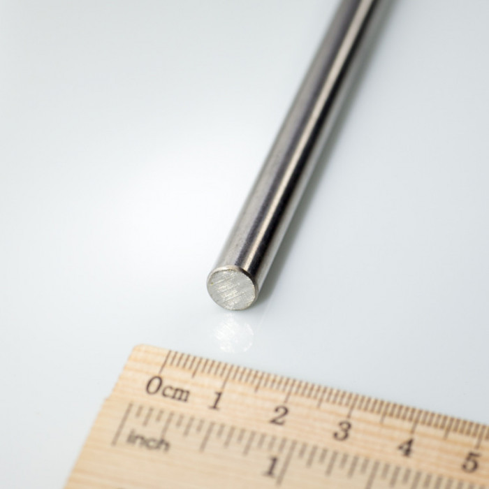 Stainless steel 1.4301 – poles with the diameter of 9 mm, length 1 m.